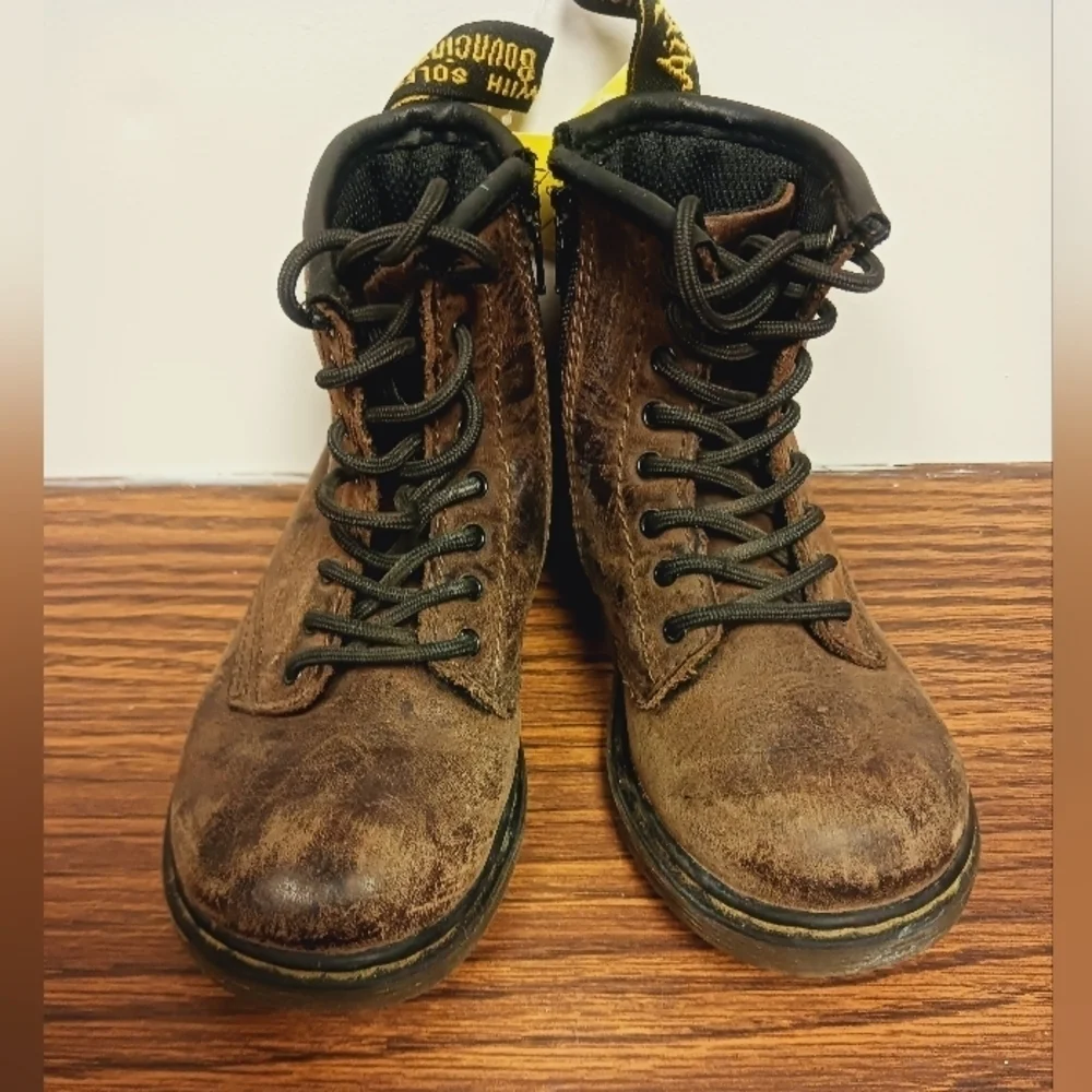 DR. MARTEN BOOT KID SIZE 8 DELANEY SOFT BROWN LEATHER ZIP LACE UP